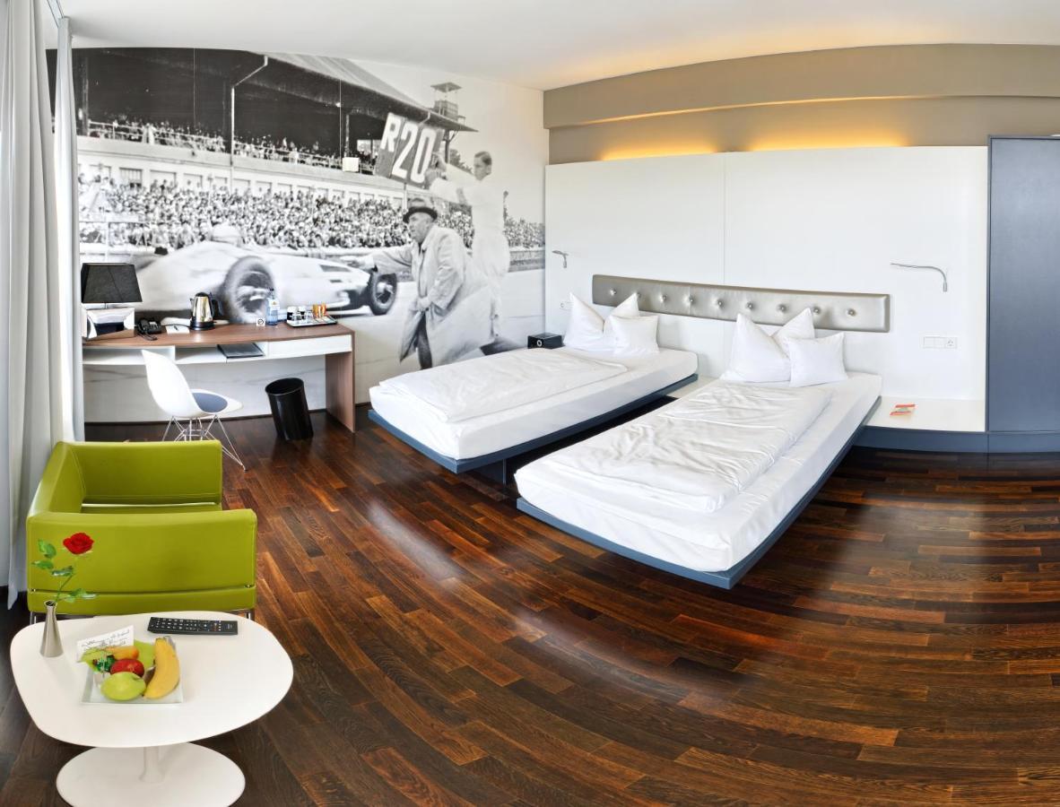 V8 Hotel Classic Motorworld Region Stuttgart Boeblingen Room photo